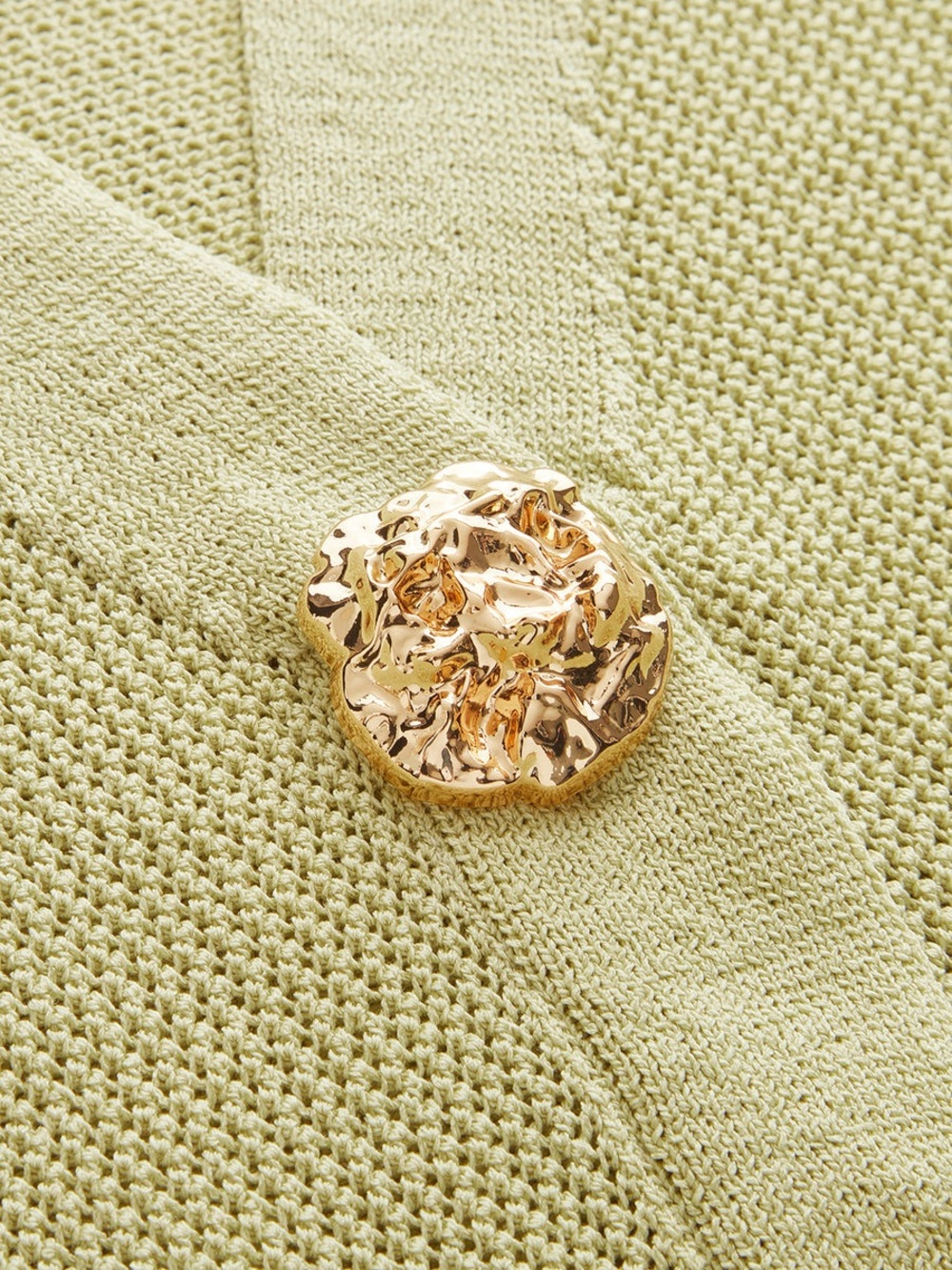COMMENSE Embossed Button Sleeveless Knit Vest - Picture 4 of 4